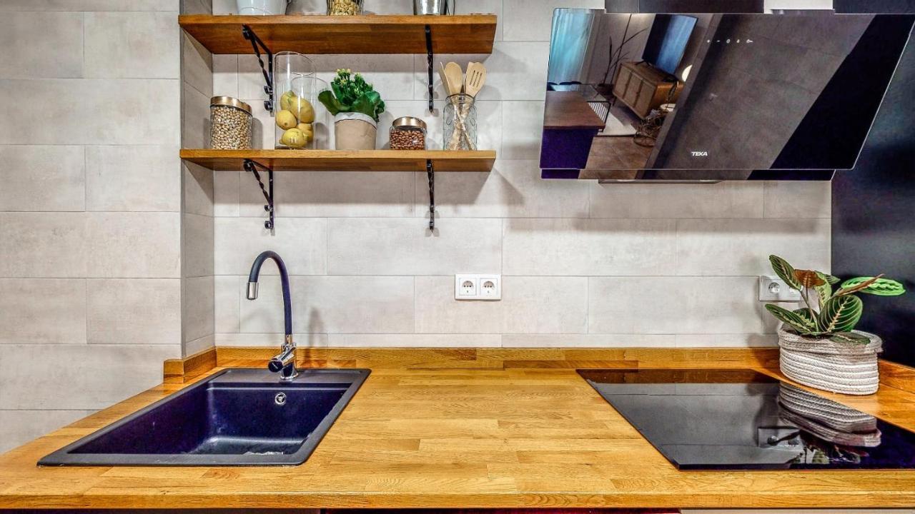 Holisplace- Lovely Apartment In Downtown Alicante Bagian luar foto