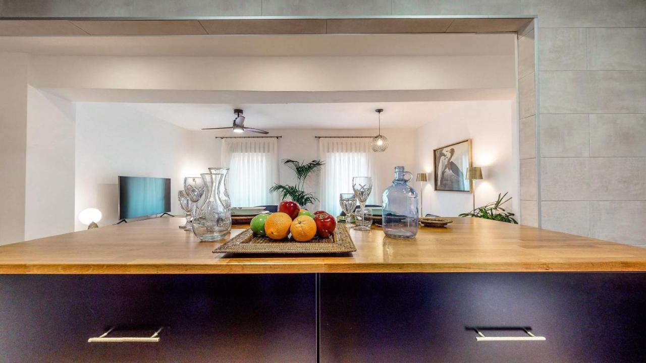 Holisplace- Lovely Apartment In Downtown Alicante Bagian luar foto