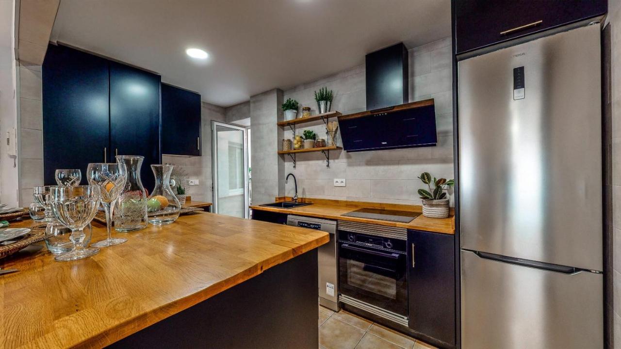 Holisplace- Lovely Apartment In Downtown Alicante Bagian luar foto