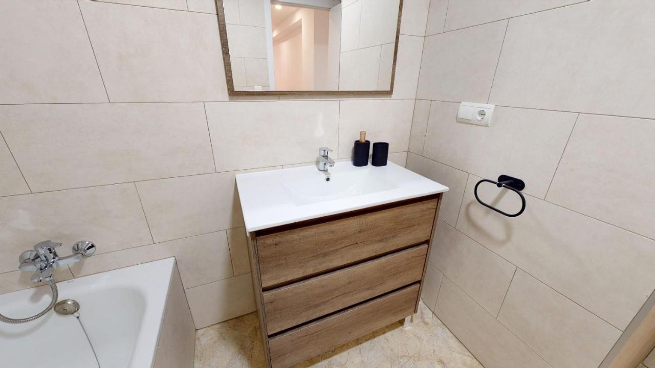 Holisplace- Lovely Apartment In Downtown Alicante Bagian luar foto